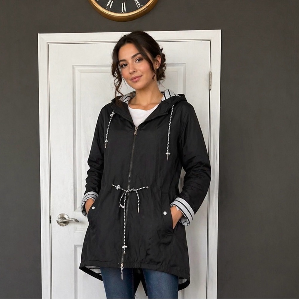 Lightweight Black Hooded Utility Jacket with Drawstring Waist